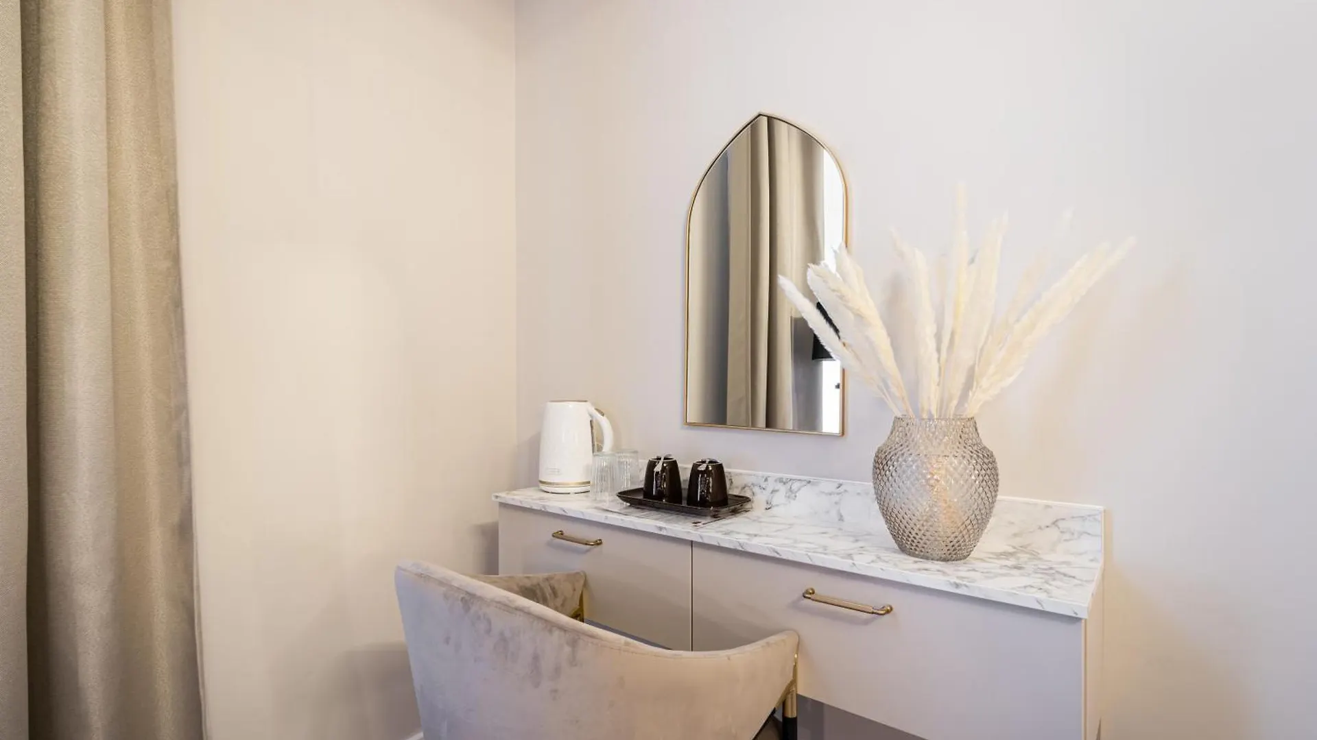 Timeless Boutique Suites By Bqa Budapest Hungría