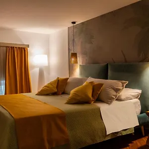 https://tworoomschiaia37.hotels-amalfi.com